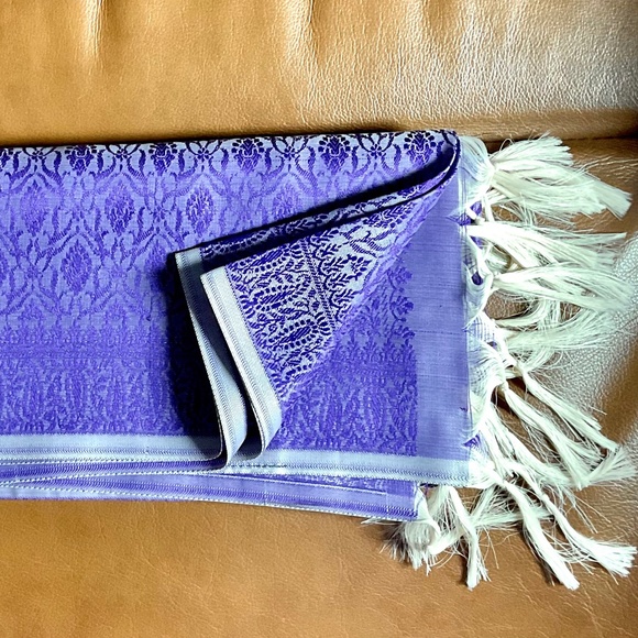 Banarsi Designs Iridescent Scarf/Wrap - Picture 4 of 4